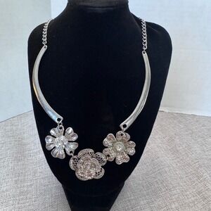 Silver Tone Flower Statement Necklace‎ Rhinestone Floral Fashion Jewelry